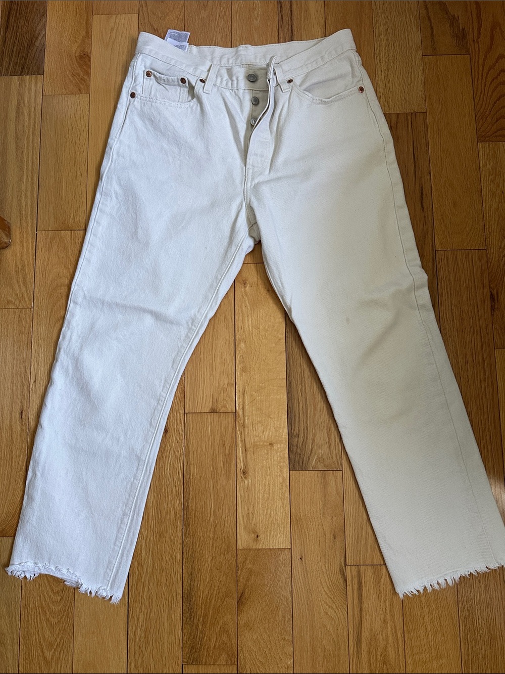 Levi’s 501 (creamy white)
